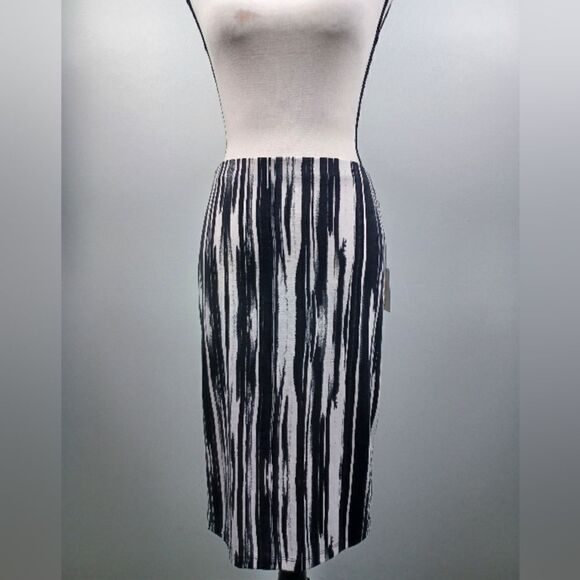 ‼️final must bundle‼️ NWT Striped Abstract Patterned Skirt Elegant Casual - Picture 1 of 9